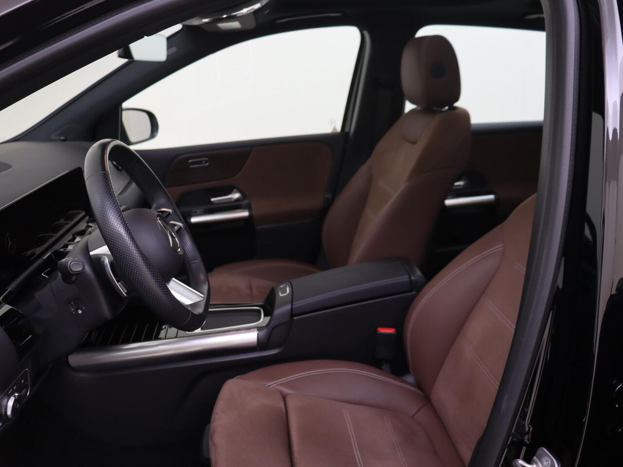 Mercedes-Benz B-KLASSE 250 e Star Edition AMG Line Plus | Panoramadak | Leder/Alcantara | Camera | Navigatie | Stoelverwarming UITVERKOOP!!!