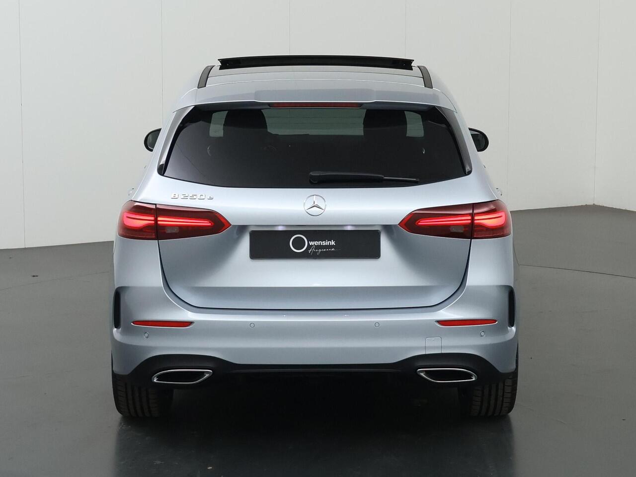 Mercedes-Benz B-KLASSE 250e Business Solution AMG | Panoramaschuifdak | Night | Premium plus pakket | Winter pakket | Trekhaak | Head-up display |