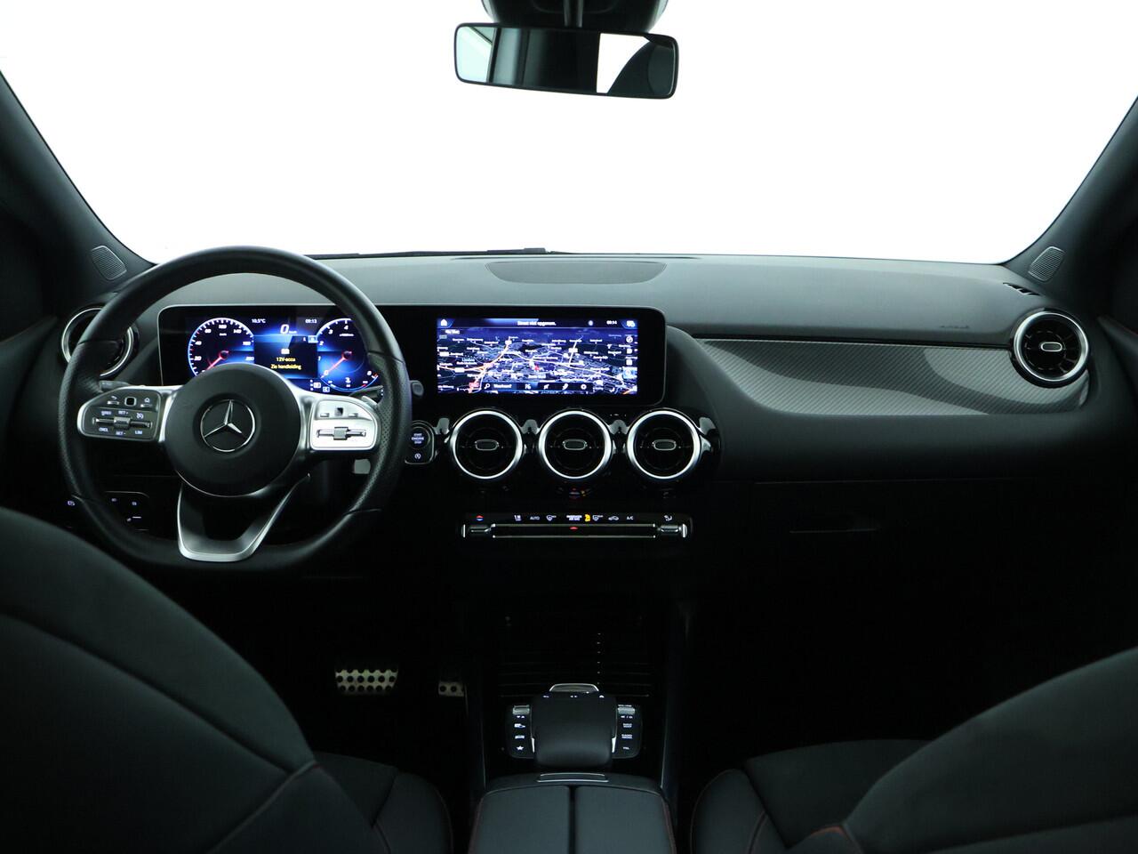 Mercedes-Benz B-KLASSE 180 Business Solution AMG | AMG Line | Panorama Schuif-Kanteldak | EASY PACK achterklep | Achteruitrijcamera | IInclusief 24 maanden MB Certified garantie voor Europa.