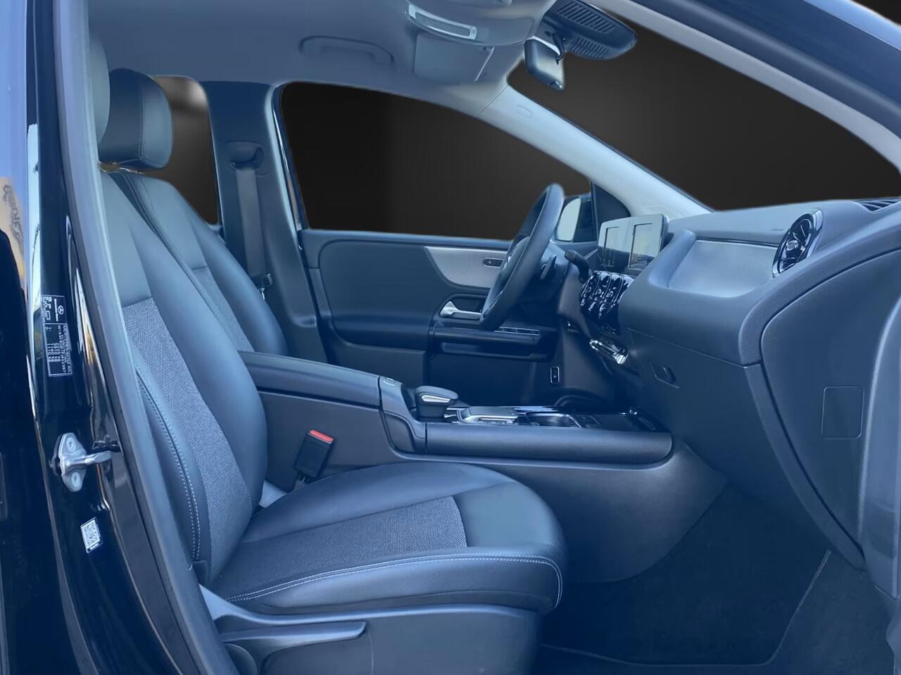 Mercedes-Benz B-KLASSE 250e Business ** APPLE/ANDROID - NAVI - HALF-LEDER - SPOORASS - CRUISE ** 1e EIG - UNFALLFREI ** ** INFORMEER OOK NAAR ONZE AANTREKKELIJKE FINANCIAL-LEASE TARIEVEN **