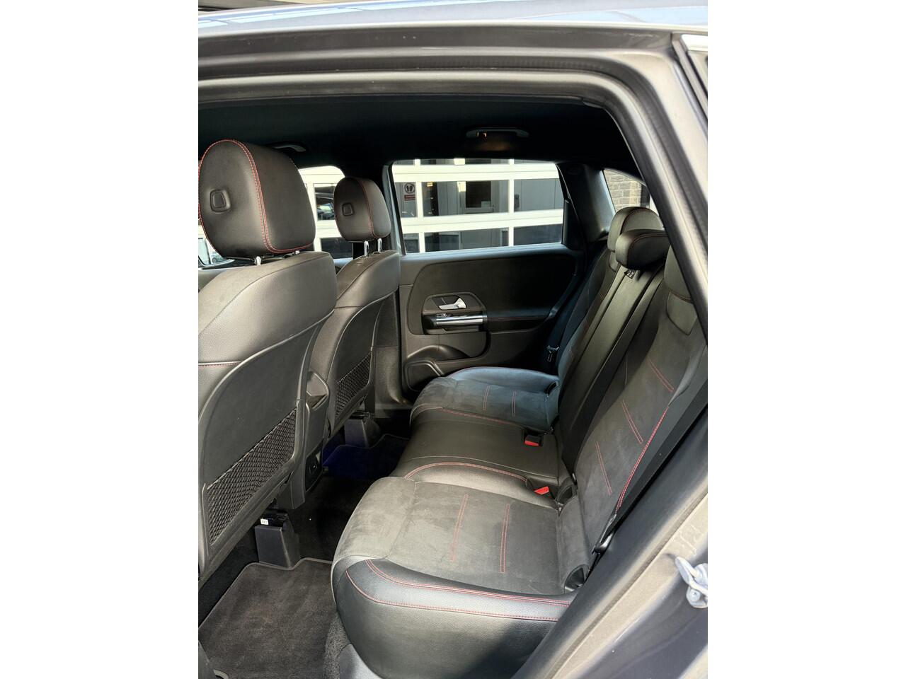 Mercedes-Benz B-KLASSE 250 e Business Solution AMG Limited sfeerverlichti