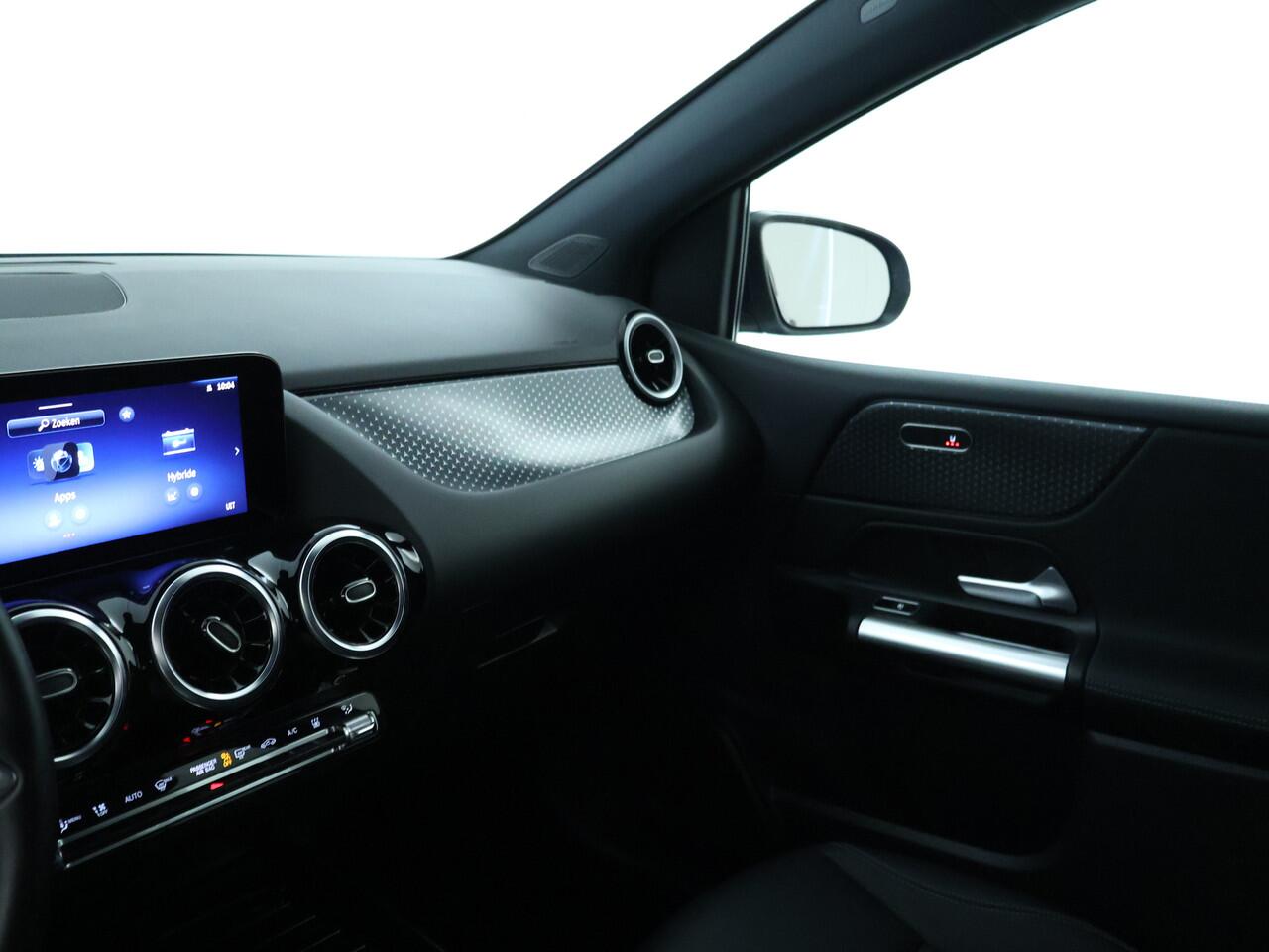 Mercedes-Benz B-KLASSE 250 e Plug-In Hybride | Trekhaak | Ledkoplampen | Stuur en Stoelverwarming | 11kW Laden | Achteruitrijcamera | Inclusief 24 maanden MB Certified garantie voor Europa.