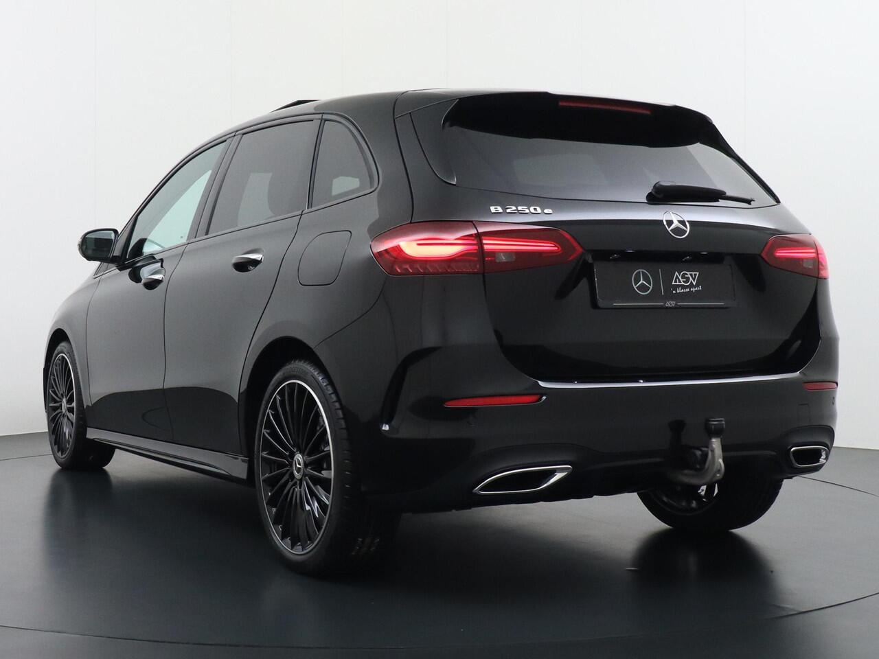 Mercedes-Benz B-KLASSE 250 e Business Solution AMG | Trekhaak Wegklapbaar | Distronic Cruise Control | Panorama - Schuifdak | Memorystoelen | Multibeam Led | Apple Carplay & Android Auto | Head-Up Display | 360° Camera