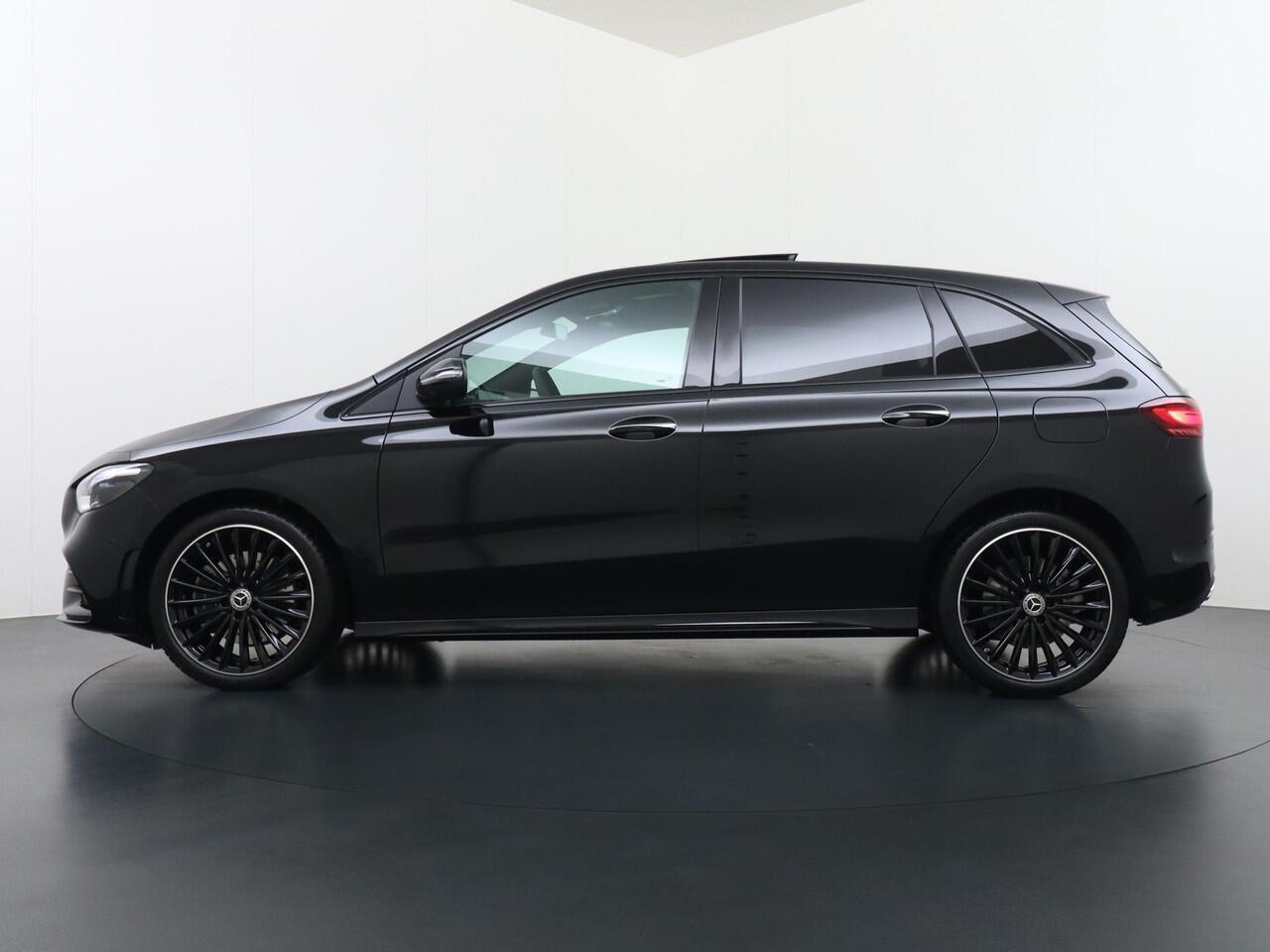 Mercedes-Benz B-KLASSE 250 e Business Solution AMG | Trekhaak Wegklapbaar | Distronic Cruise Control | Panorama - Schuifdak | Memorystoelen | Multibeam Led | Apple Carplay & Android Auto | Head-Up Display | 360° Camera