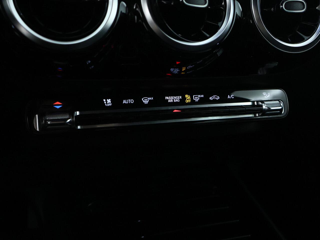 Mercedes-Benz B-KLASSE 180 Advantage Achteruitrijcamera | Ledkoplampen | EASY PACK achterklep | Navigatiesysteem met harde schijf. Inclusief 24 maanden MB Certified garantie voor Europa.