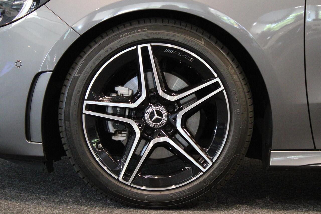 Mercedes-Benz B-KLASSE 180 AMG Line Panorama dak | Trekhaak