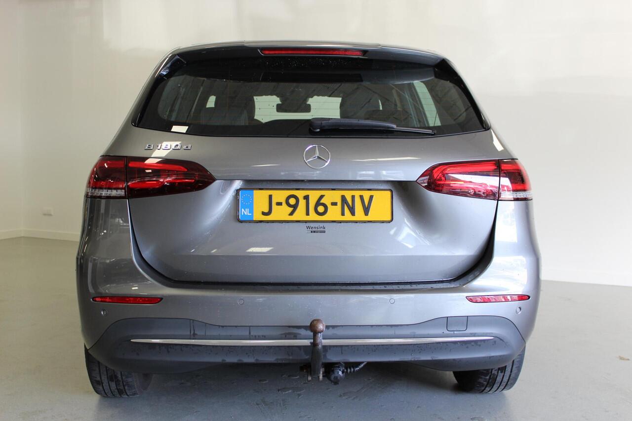 Mercedes-Benz B-KLASSE 180d Business Solution | CARPLAY | LED-KOPL | CAMERA | 16'LMV | NAVIGATIE | TREKHAAK | PDC-A |