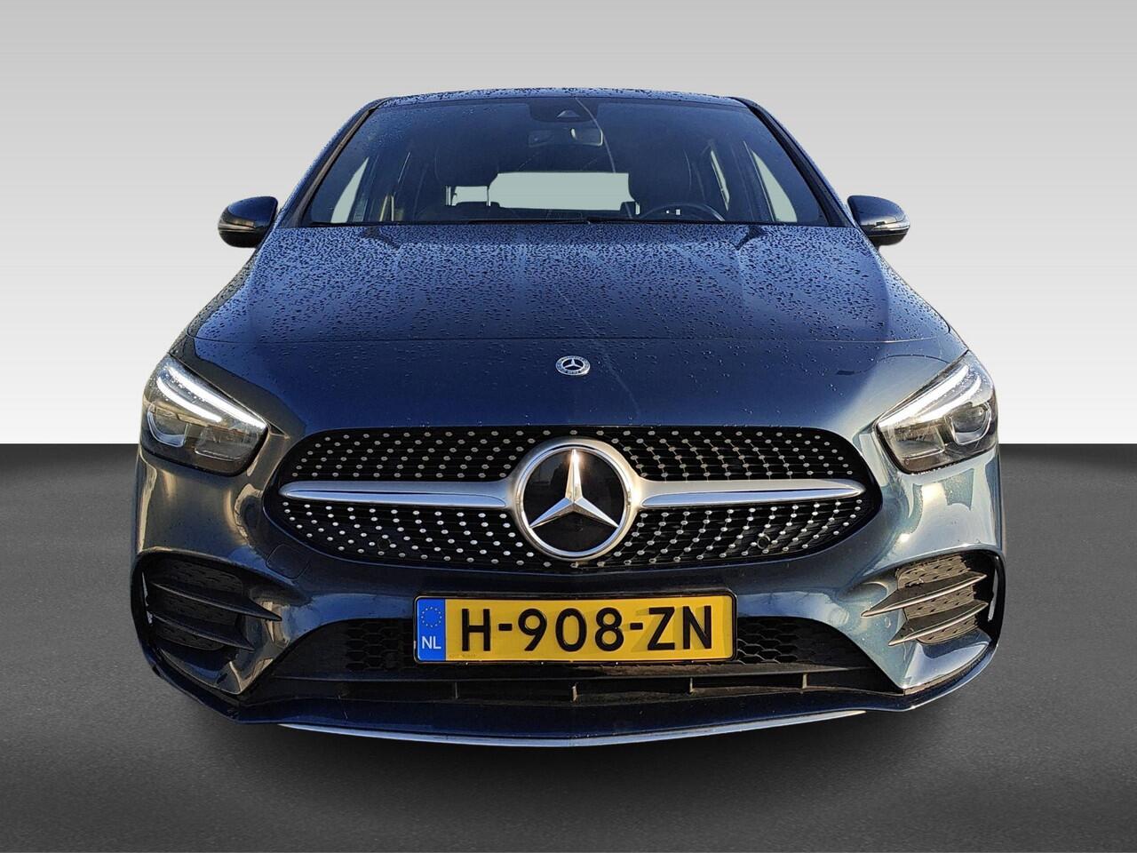 Mercedes-Benz B-KLASSE 180 Business Solution AMG | AMG Styling | Sfeerverlichting | Voorstoelen verwarmd