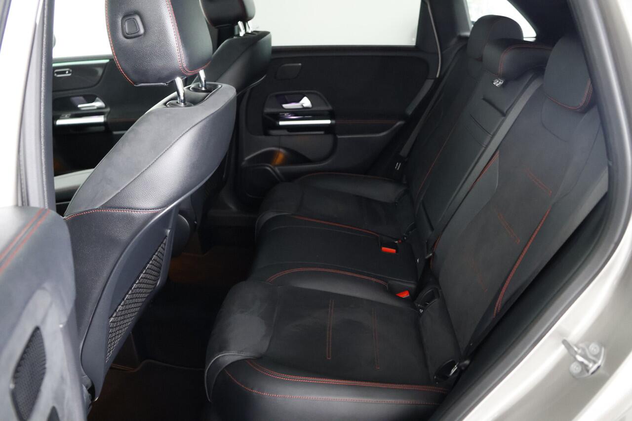 Mercedes-Benz B-KLASSE 180 Business Solution AMG / LED / Navi / Cam / CarPlay / Leder-Alcantara