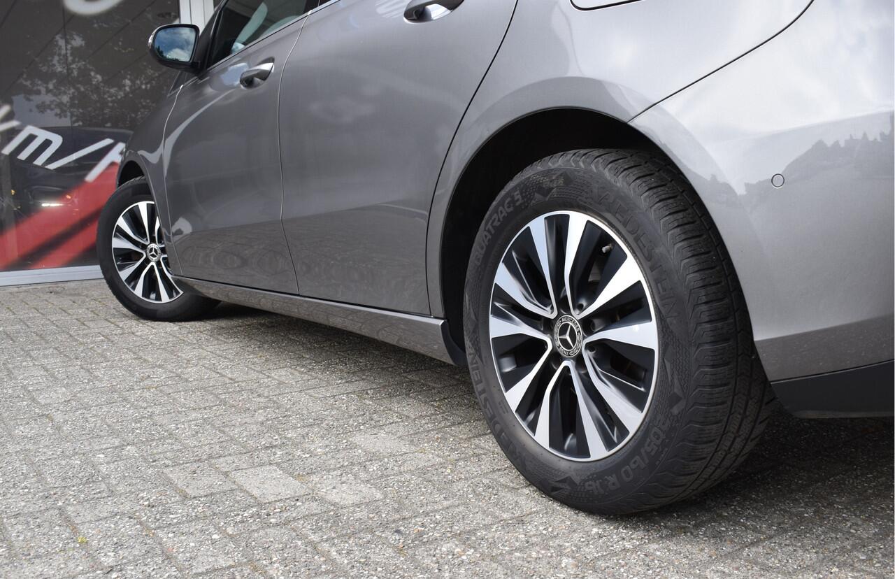 Mercedes-Benz B-KLASSE 180 Business Solution Automaat / Airco / Camera / Navigatie / Lane assist / Cruise