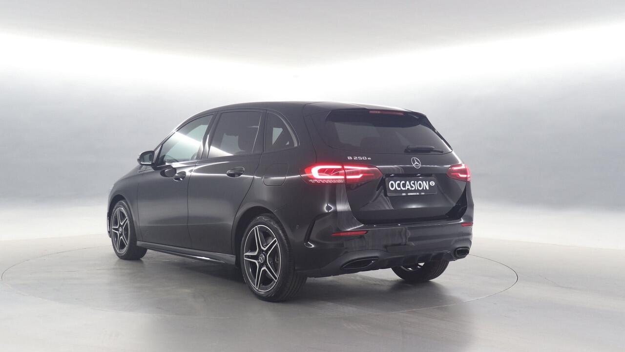 Mercedes-Benz B-KLASSE 250 e 218pk AMG Line / Navigatie / Camera / Stoelverwarming / Sfeerverlichting