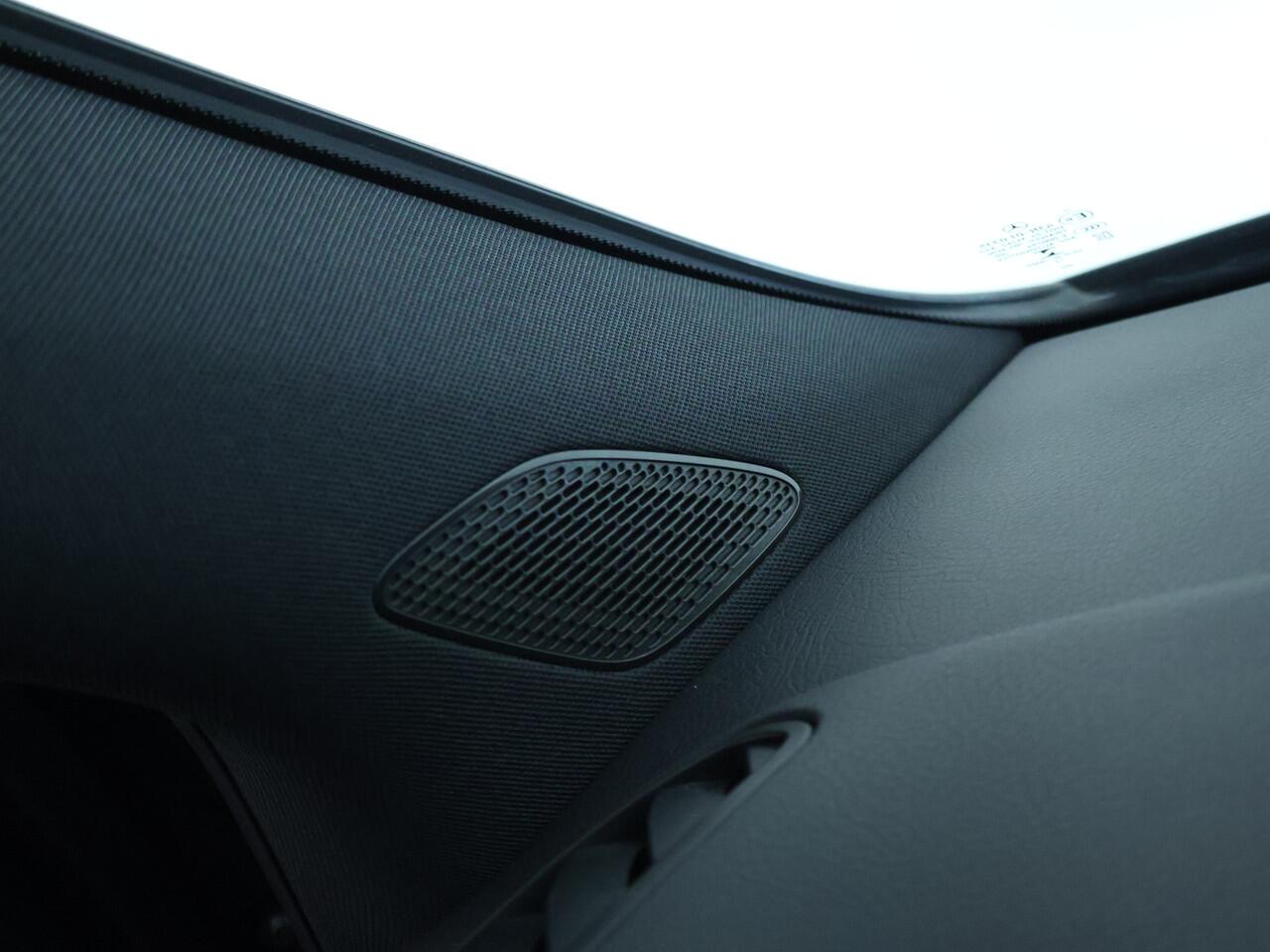 Mercedes-Benz B-KLASSE 180 Business Solution AMG | Panoramadak | Parkeerpakket met Camera | Augmented Reality | Car Play | Inclusief 24 maanden Mercedes-Benz Certified garantie voor Europa.