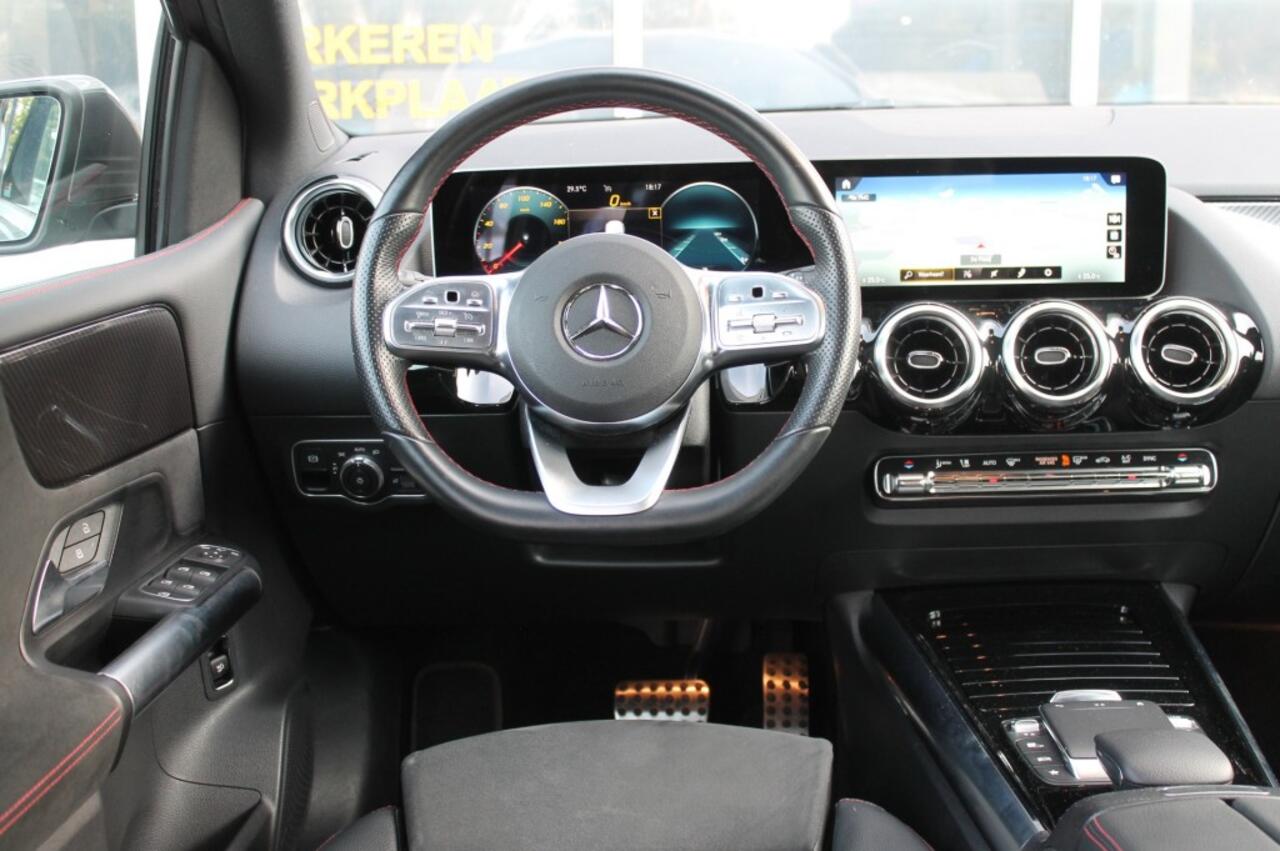 Mercedes-Benz B-KLASSE 180 BUS. SOL. AMG Automaat / Afn. Trekhaak /