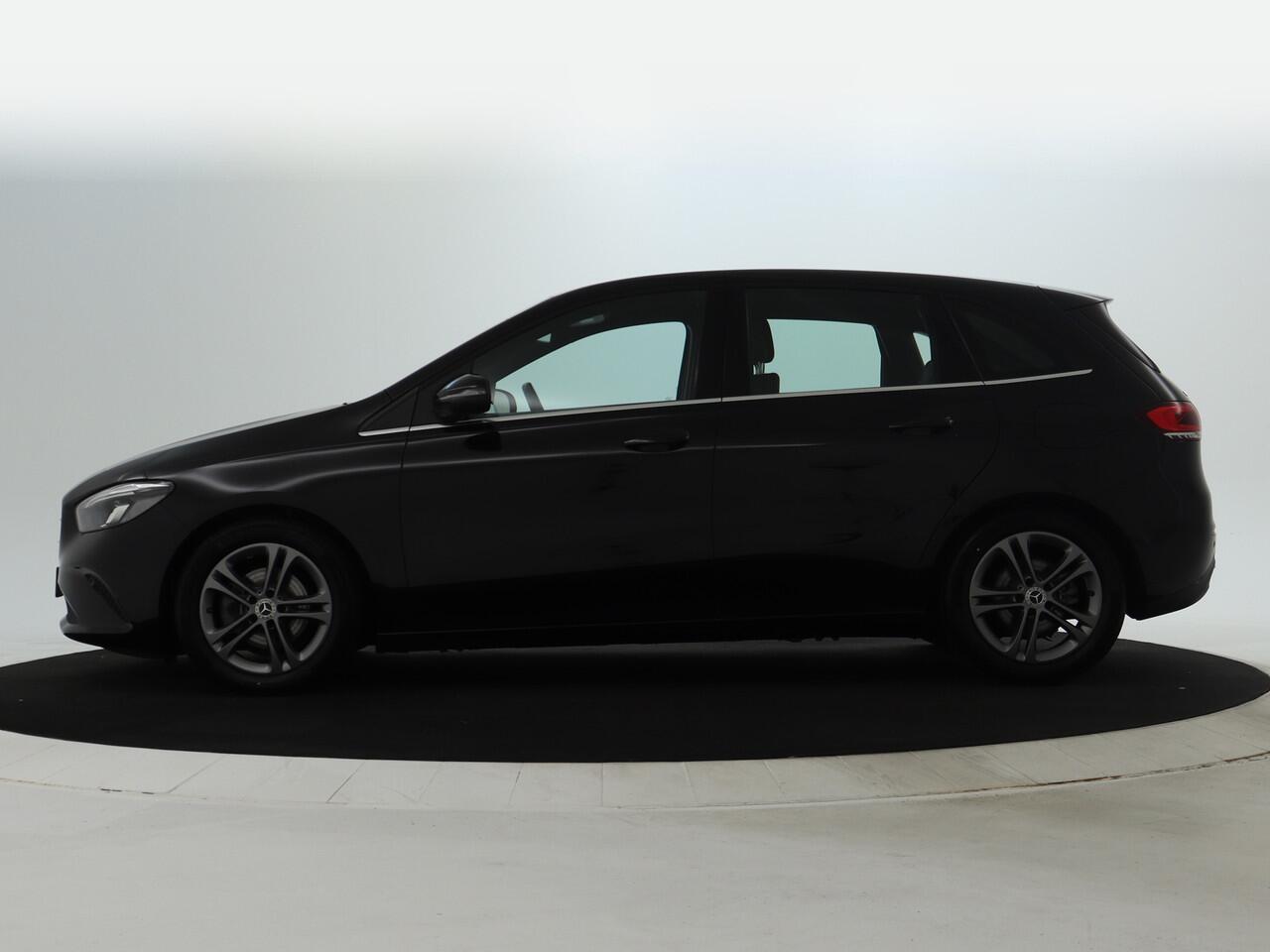 Mercedes-Benz B-KLASSE 180 Advantage Achteruitrijcamera | Ledkoplampen | EASY PACK achterklep | Navigatiesysteem met harde schijf. Inclusief 24 maanden MB Certified garantie voor Europa.