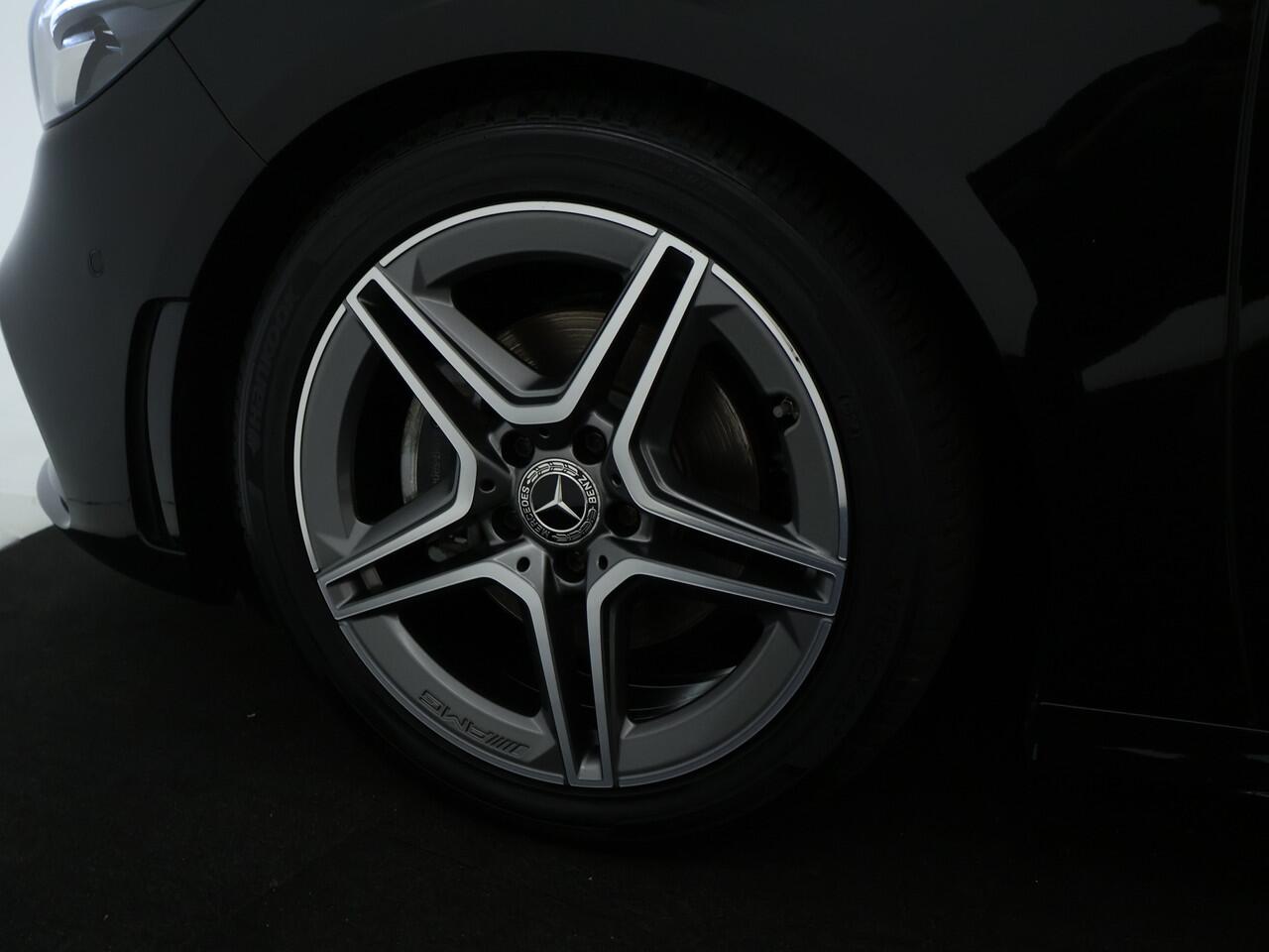 Mercedes-Benz B-KLASSE 180 Business Solution AMG | Achteruitrijcamera | Smartphone integratiepakket | Elektrische achterklep | Inclusief 24 maanden MB Certified garantie voor Europa.