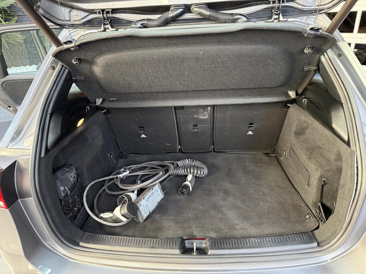 Mercedes-Benz B-KLASSE 250 e Business Solution AMG Limited sfeerverlichti