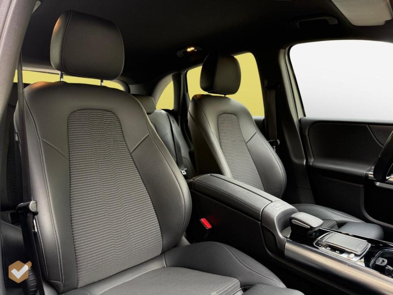 Mercedes-Benz B-KLASSE 180 Lauch Edition Automaat *Geen Afl. kosten*