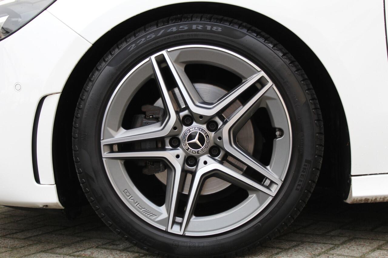Mercedes-Benz B-KLASSE 180 Business Solution AMG | Camera | Stoelverwarming | Dealer Onderhouden | Wide Screen