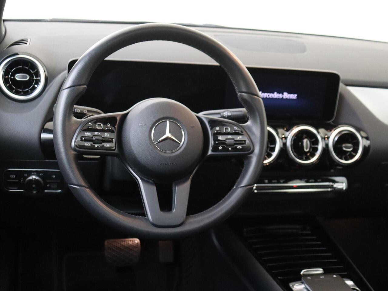 Mercedes-Benz B-KLASSE 180 Business Solution Plus | Navigatie | Camera | Panoramadak