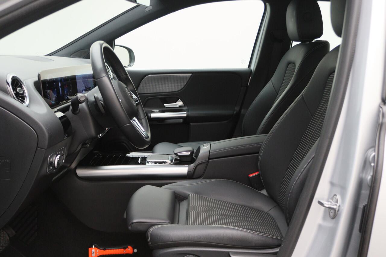 Mercedes-Benz B-KLASSE 180 Launch Edition AMG Line Automaat Virtual Cockpit, LED, Apple Carplay, Camera, PDC, 18"