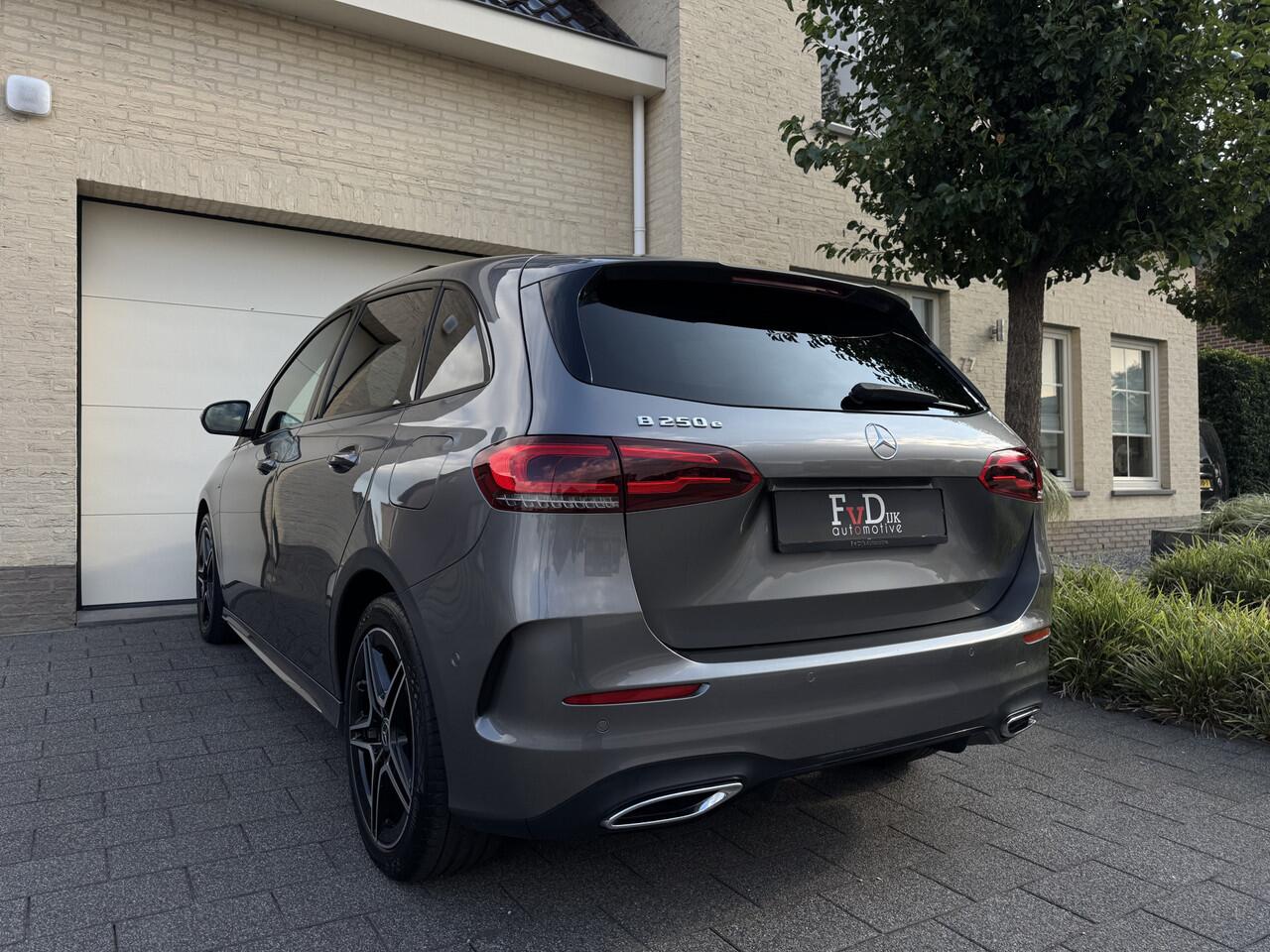 Mercedes-Benz B-KLASSE 250e 218pk AMG Panoramadak Nightpakket Widescreen SfeerVerlichting SportLeder Led Camera 18" Trekhaak Pdc