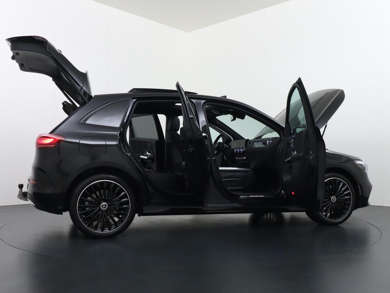 Mercedes-Benz B-KLASSE 250 e Business Solution AMG | Trekhaak Wegklapbaar | Distronic Cruise Control | Panorama - Schuifdak | Memorystoelen | Multibeam Led | Apple Carplay & Android Auto | Head-Up Display | 360° Camera