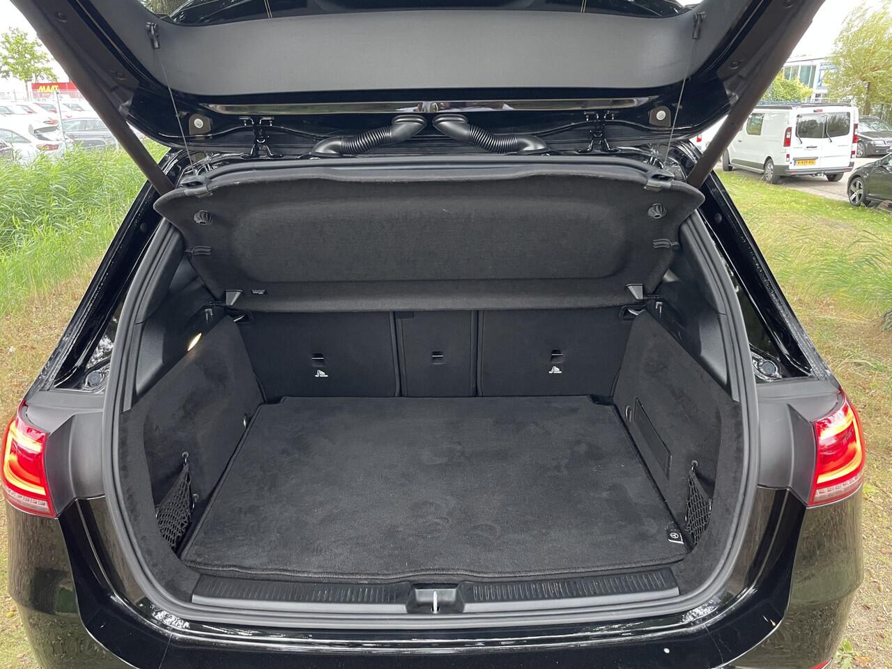 Mercedes-Benz B-KLASSE 200 Business Solution AMG | MBUX | Sfeerverlichting | Pano | 18 '' |