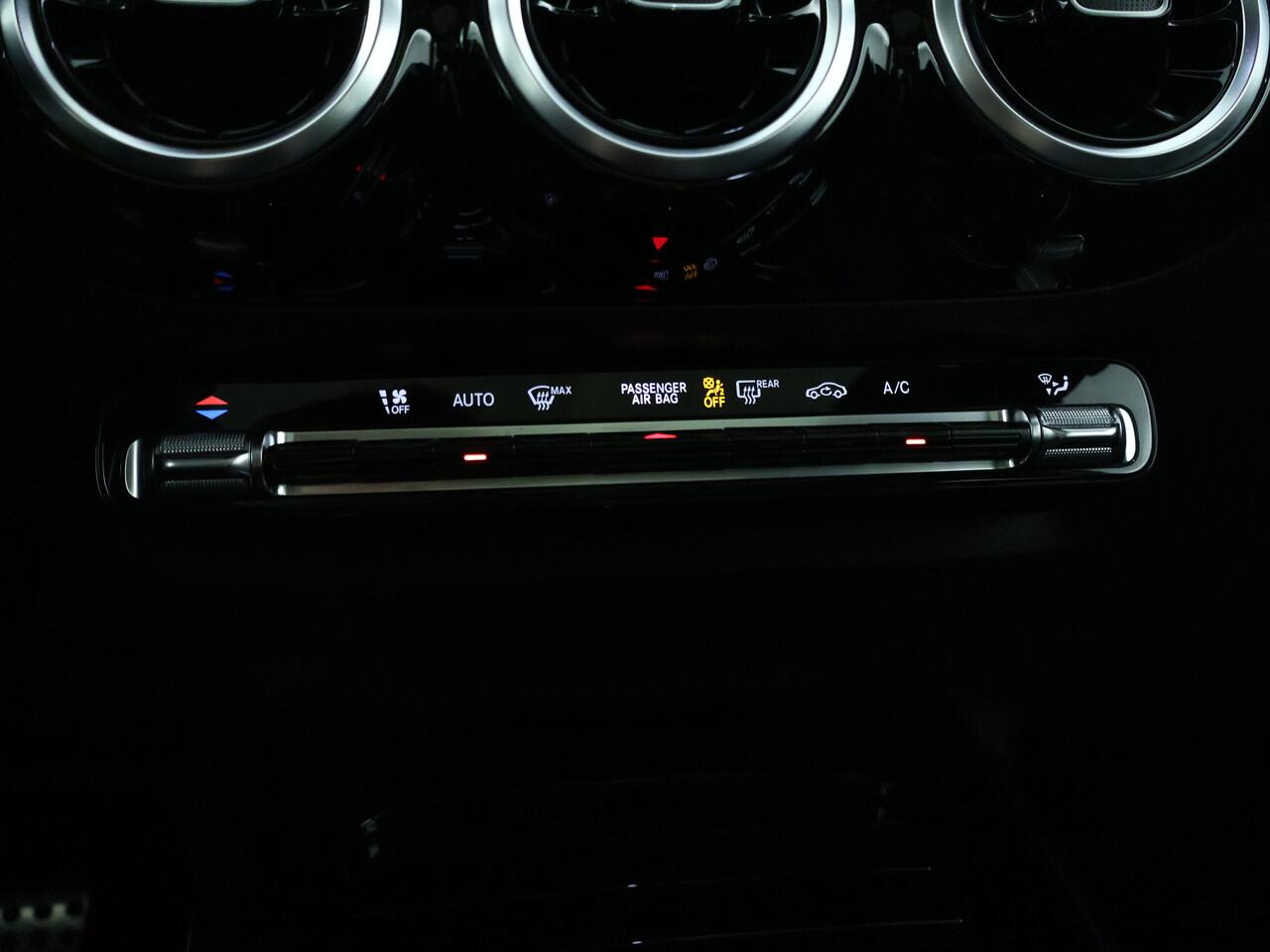 Mercedes-Benz B-KLASSE 180 Business Solution AMG | AMG Line | Panorama Schuif-Kanteldak | EASY PACK achterklep | Achteruitrijcamera | IInclusief 24 maanden MB Certified garantie voor Europa.