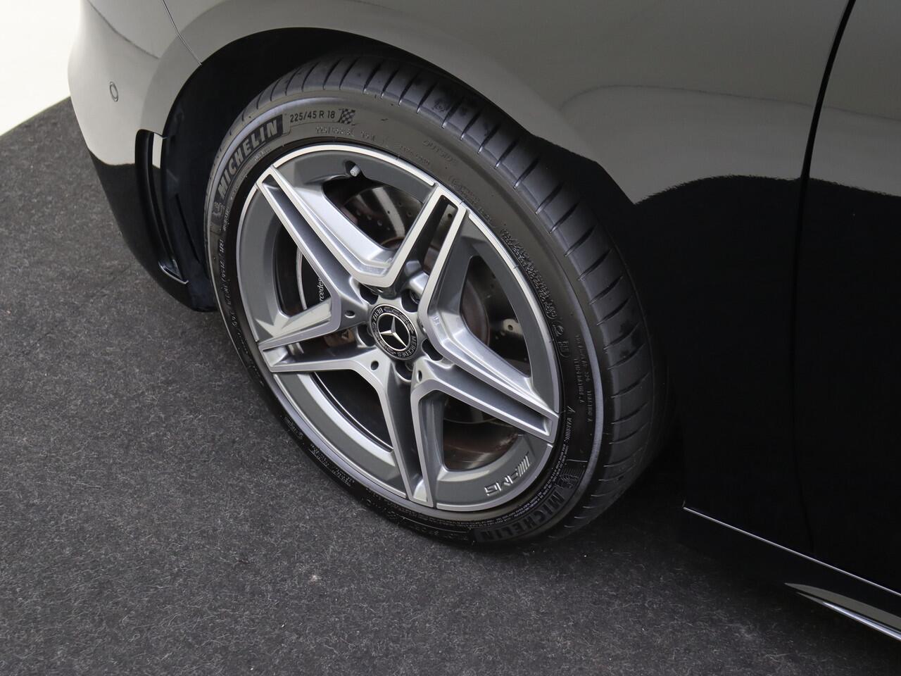 Mercedes-Benz B-KLASSE 250 e Star Edition AMG Line Plus | Panoramadak | Leder/Alcantara | Camera | Navigatie | Stoelverwarming UITVERKOOP!!!