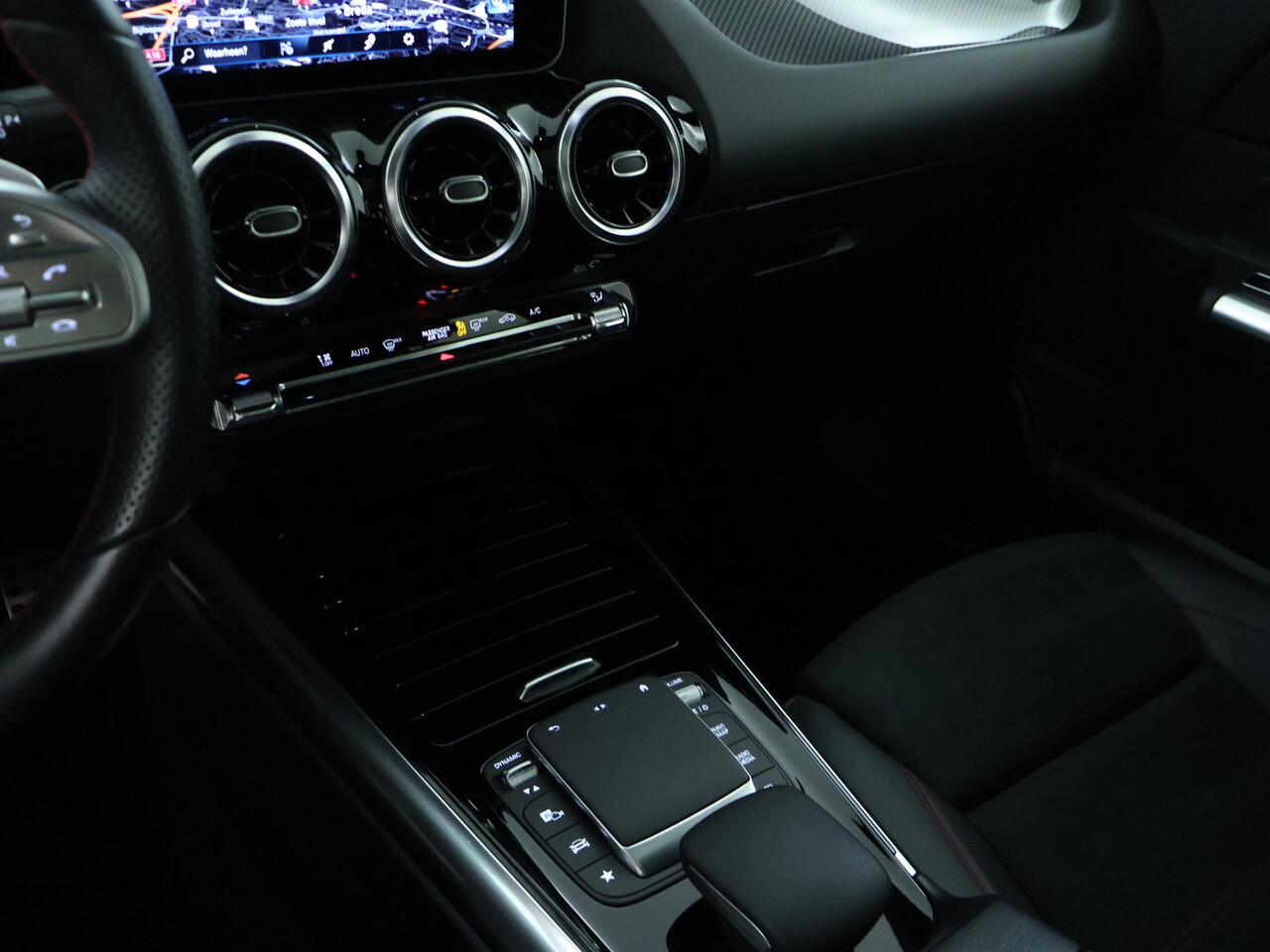 Mercedes-Benz B-KLASSE 180 Business Solution AMG | AMG Line | Panorama Schuif-Kanteldak | EASY PACK achterklep | Achteruitrijcamera | IInclusief 24 maanden MB Certified garantie voor Europa.