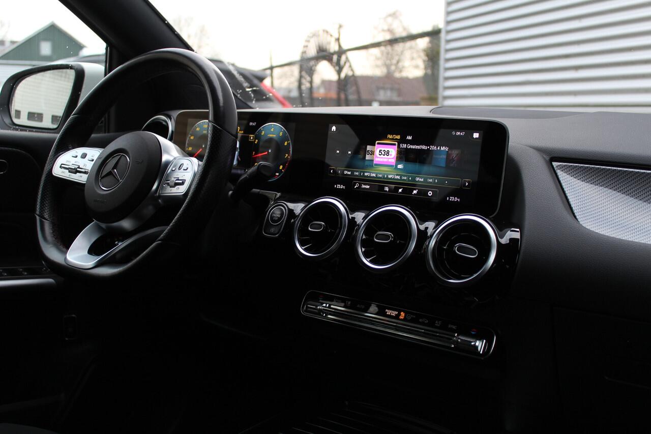 Mercedes-Benz B-KLASSE 180 Business Solution AMG | Camera | Stoelverwarming | Dealer Onderhouden | Wide Screen