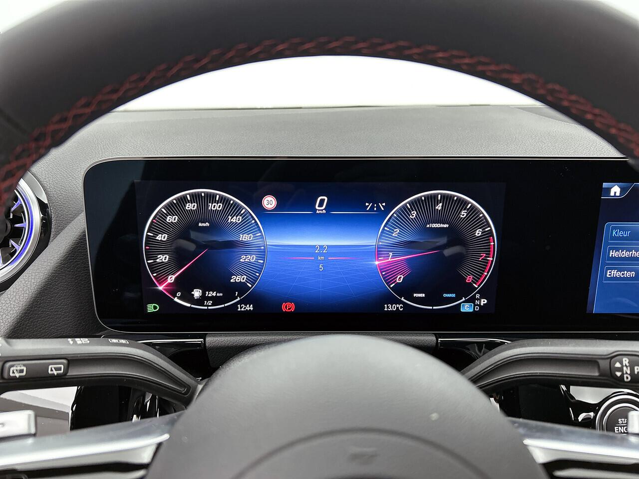 Mercedes-Benz B-KLASSE 180 Business Solution AMG | Nightpakket | Trekhaak | Panoramaschuifdak | Stoelverwarming voor | Multibeam LED | Smartphone integratie | EASY PACK achterklep | Keyless-Go comfortpakket |