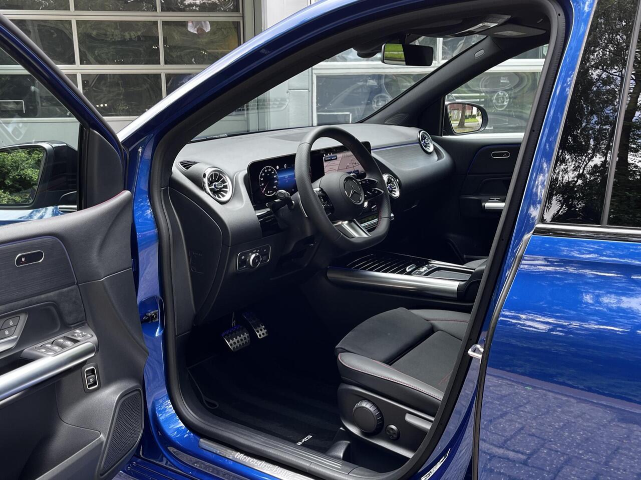 Mercedes-Benz B-KLASSE 180 Star Edition AMG | Night Pakket | Panoramadak | Dodehoekassistent | MULTIBEAM LED Koplampen | Apple CarPlay | Android Auto | Sfeerverlichting | Stoelverwarming | Achteruitrijcamera | Elektrisch Inklapbare Buitenspiegels