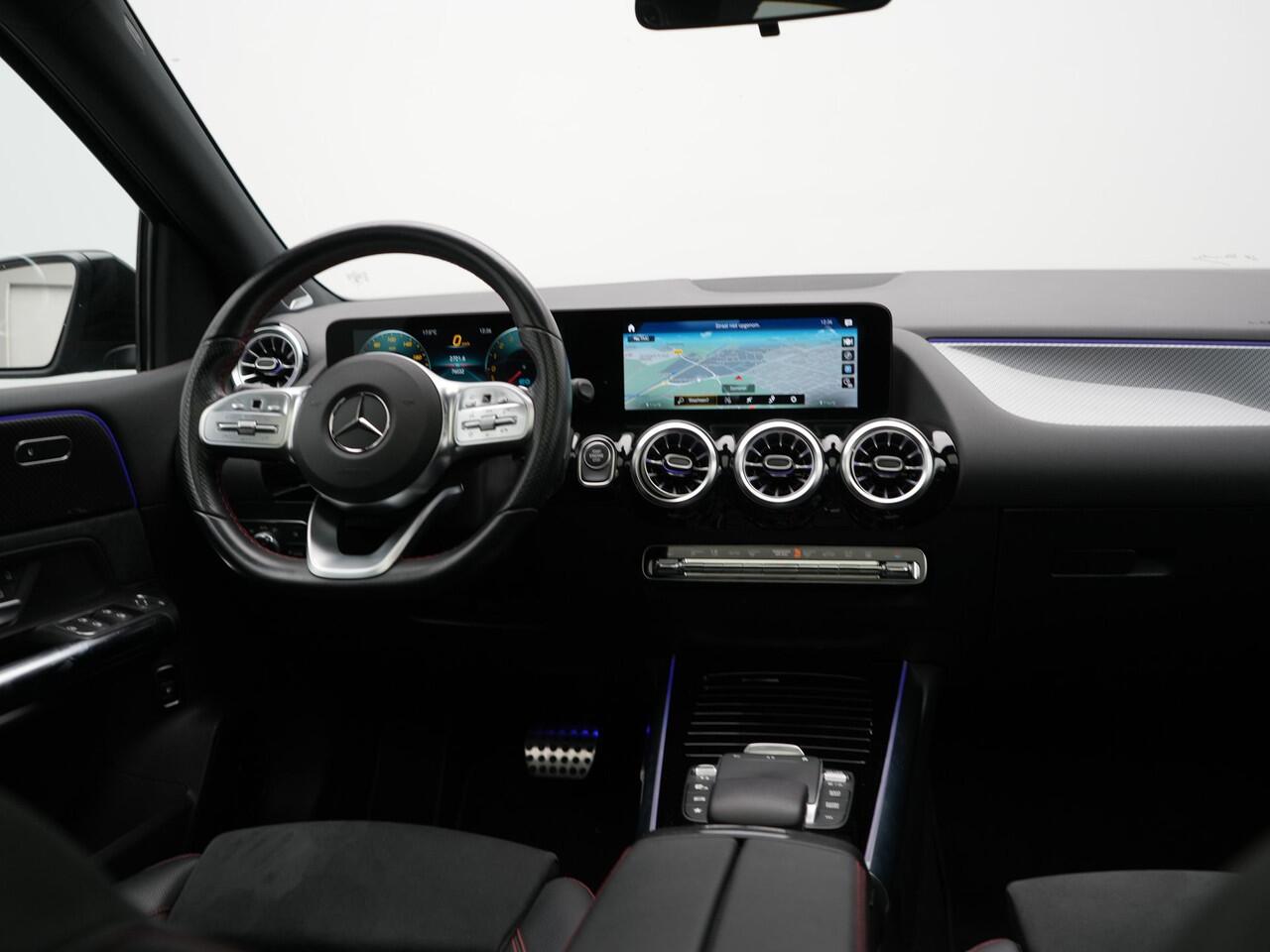 Mercedes-Benz B-KLASSE 250 e AMG Limited 218pk PHEV | Panodak | Camera | Night Pakket | Alcantara Sportstoelen Verwarmd | Apple Carplay | Widescreen Cockpit | Navigatie | Lane Assist | Virtual | DAB |
