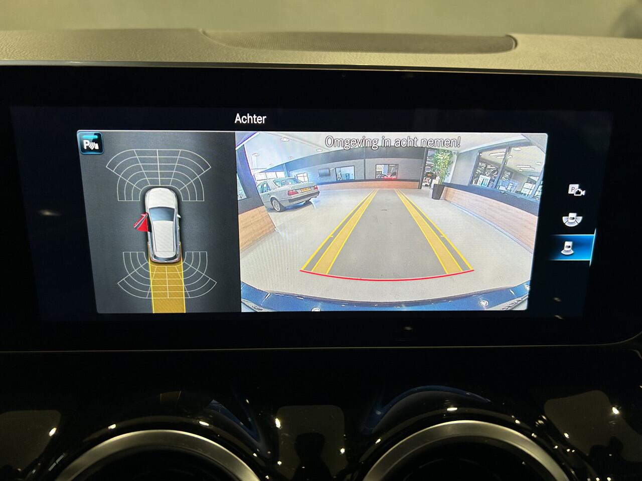 Mercedes-Benz B-KLASSE 180 AMG // Panoramadak // Camera // Carplay // Elek. Achterklep // Cruise Control // Parkeersensoren