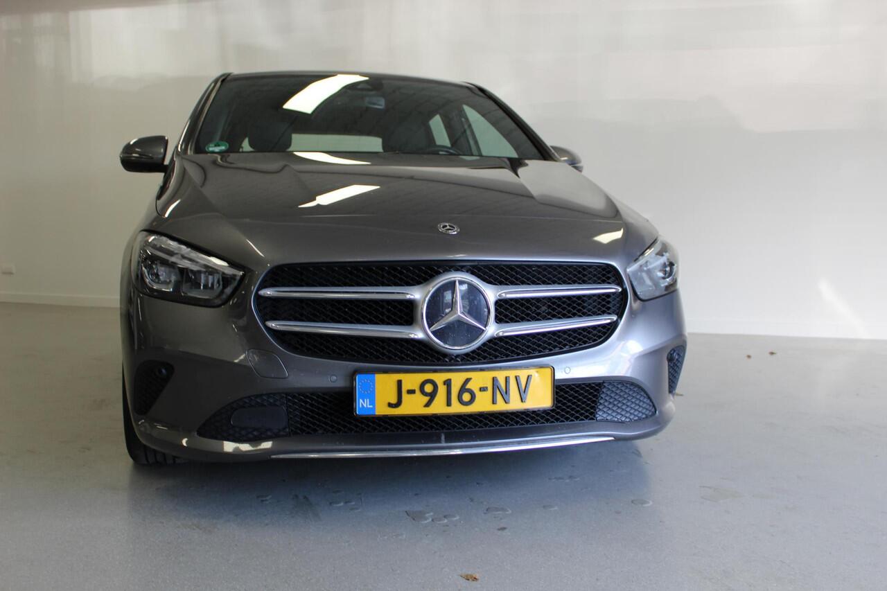 Mercedes-Benz B-KLASSE 180d Business Solution | CARPLAY | LED-KOPL | CAMERA | 16'LMV | NAVIGATIE | TREKHAAK | PDC-A |