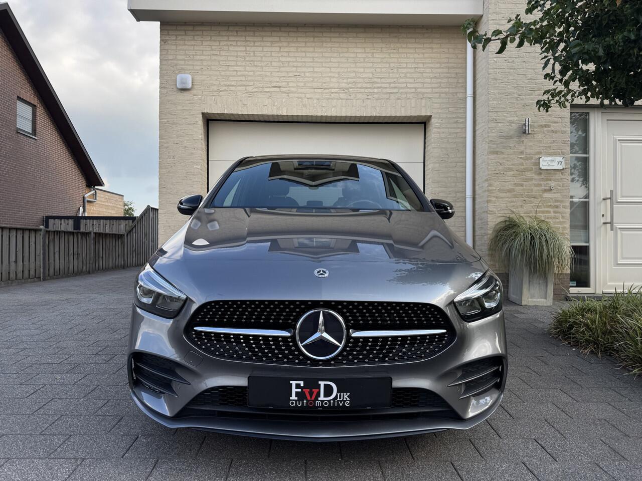 Mercedes-Benz B-KLASSE 250e 218pk AMG Panoramadak Nightpakket Widescreen SfeerVerlichting SportLeder Led Camera 18" Trekhaak Pdc