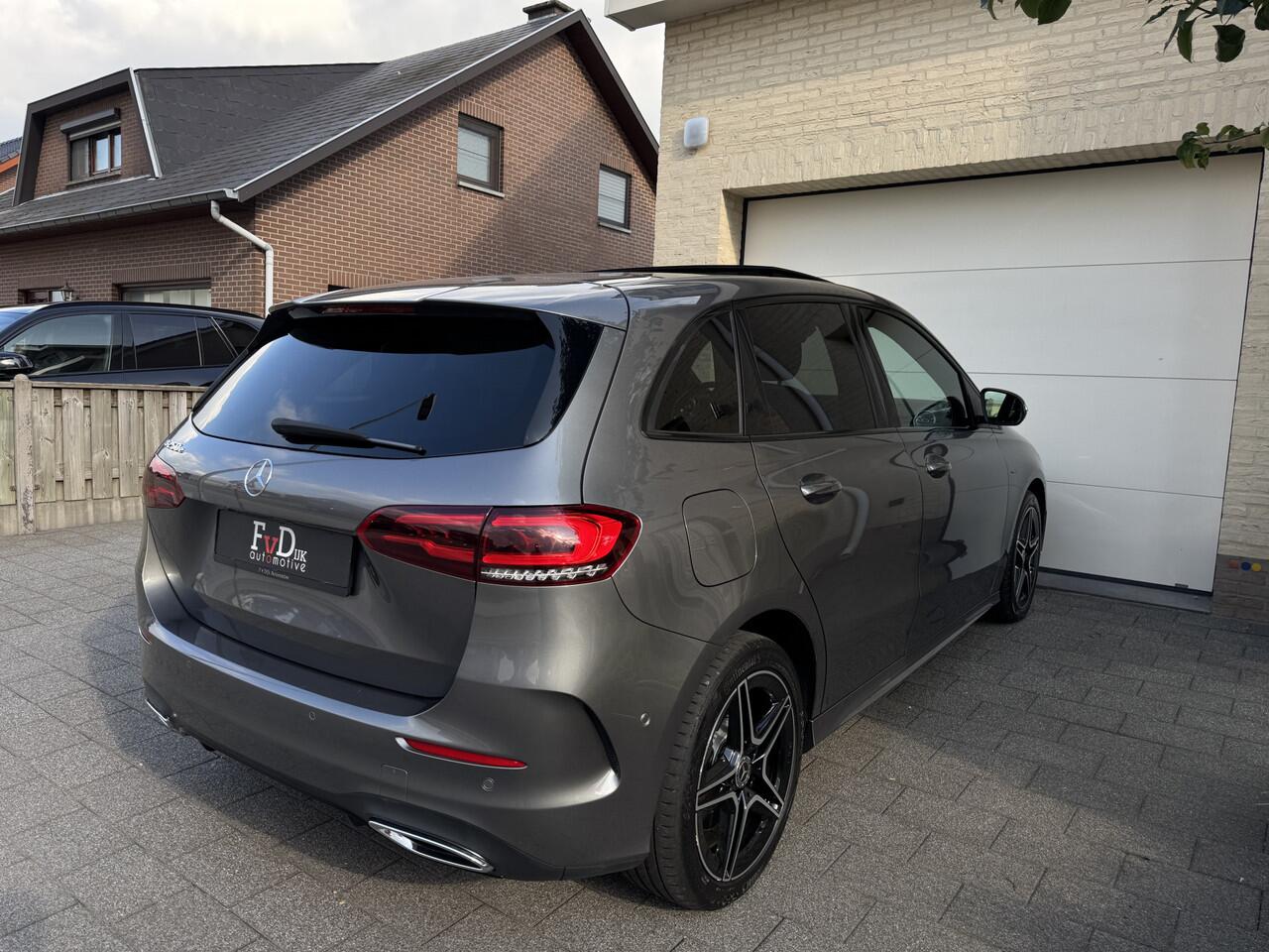 Mercedes-Benz B-KLASSE 250e 218pk AMG Panoramadak Nightpakket Widescreen SfeerVerlichting SportLeder Led Camera 18" Trekhaak Pdc