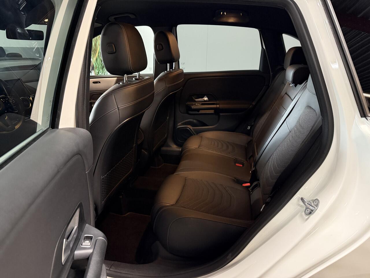 Mercedes-Benz B-KLASSE 200 Business Solution // autom. // Apple Carplay // Nl Auto // Trekhaak wegkl.