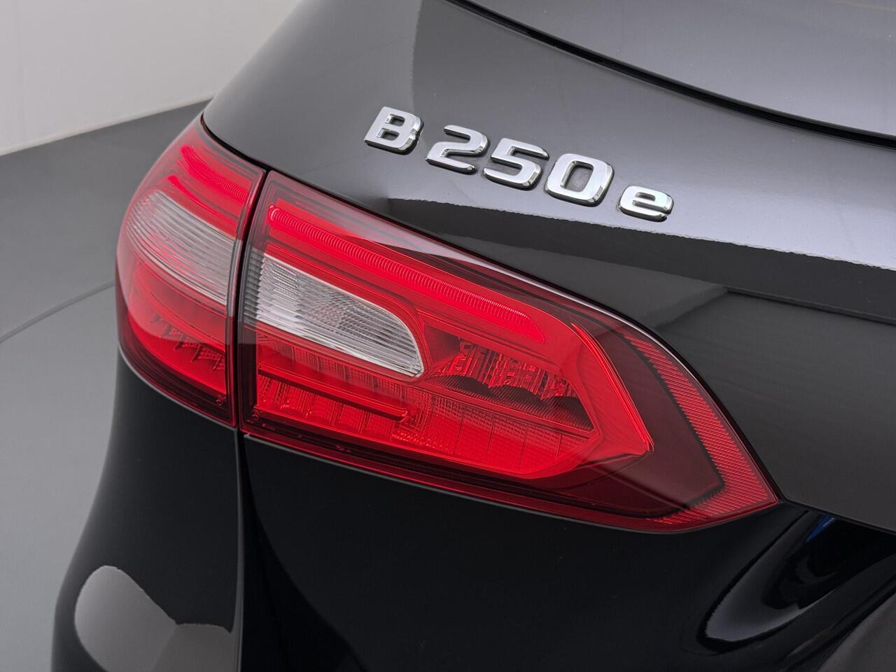 Mercedes-Benz B-KLASSE 250 e Advantage SOH 99% | Sfeerverlichting | Navigatie | Camera | Stoelverwarming | Carplay |