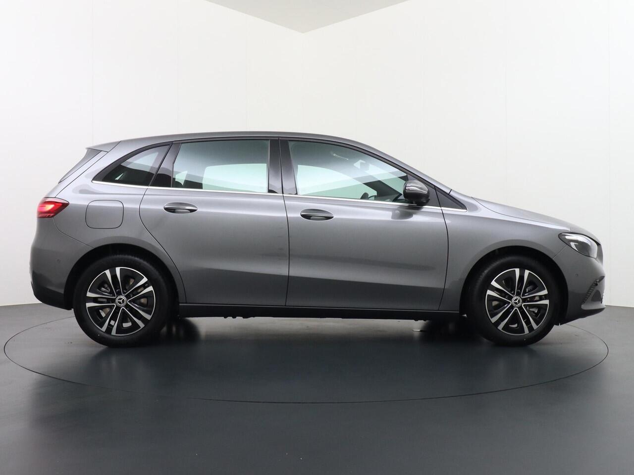 Mercedes-Benz B-KLASSE 250 e Business Solution | Achteruitrijcamera | DAB+ Radio | Distronic Cruise Control | Trekhaak Wegklapbaar | Stoelverwarming Voorin | 17" Lichtmetalen Velgen