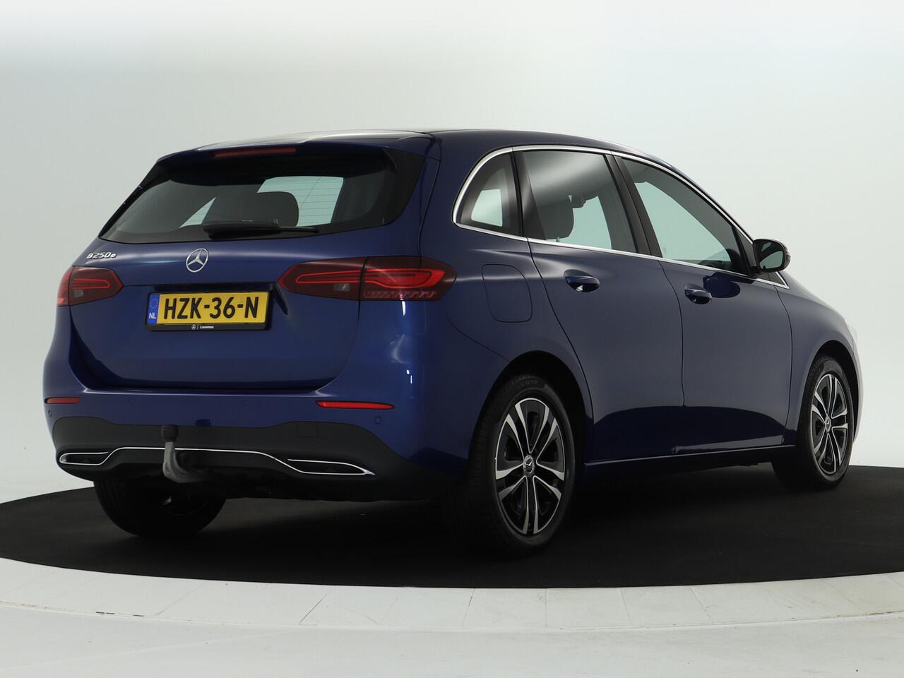 Mercedes-Benz B-KLASSE 250 e Plug-In Hybride | Trekhaak | Ledkoplampen | Stuur en Stoelverwarming | 11kW Laden | Achteruitrijcamera | Inclusief 24 maanden MB Certified garantie voor Europa.