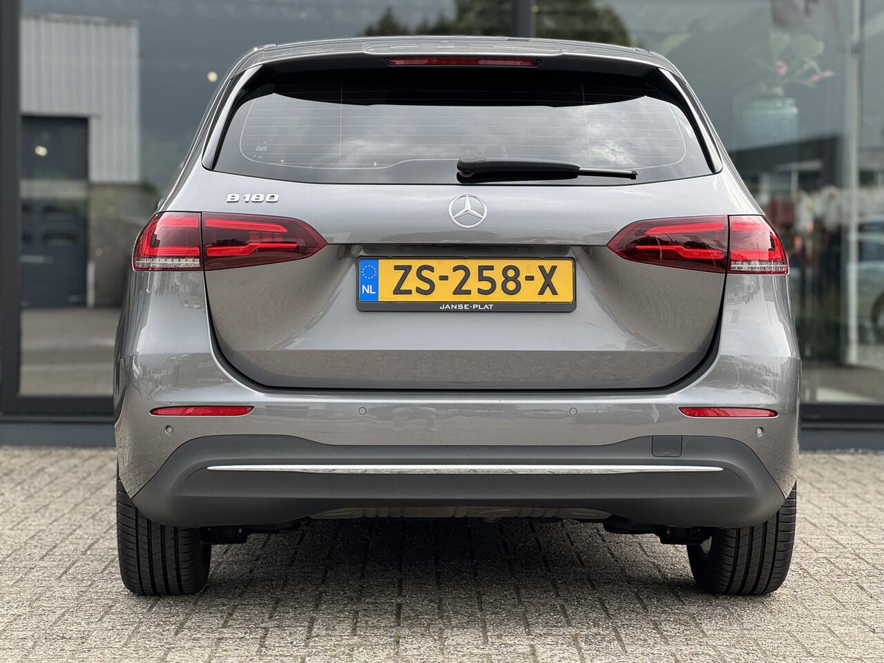 Mercedes-Benz B-KLASSE 180 AUT Business Solution | Camera | Elektrische achterklep | NL-AUTO