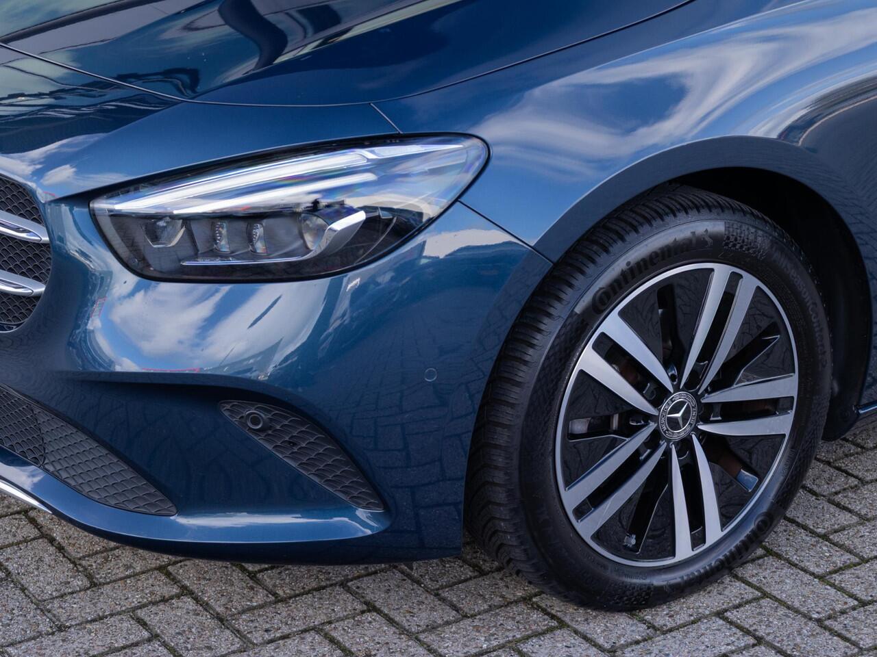 Mercedes-Benz B-KLASSE 180 Business Solution Luxury Panorama dak | Trekhaak