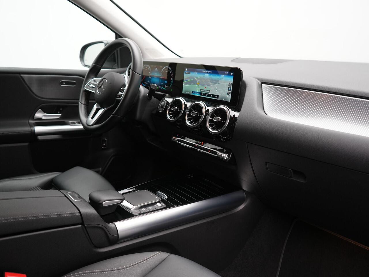 Mercedes-Benz B-KLASSE 250 e Luxury Line Plug In Hybrid 218pk Dealer O.H. PHEV | Trekhaak Af Fabriek | Adaptive | 360 Camera | Multi Beam LED | Widescreen Navi | Lederen Sportstoelen | Apple Carplay | Navigatie | DAB |