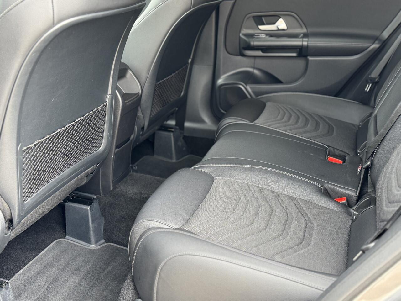 Mercedes-Benz B-KLASSE 180 AUT Business Solution | Camera | Elektrische achterklep | NL-AUTO