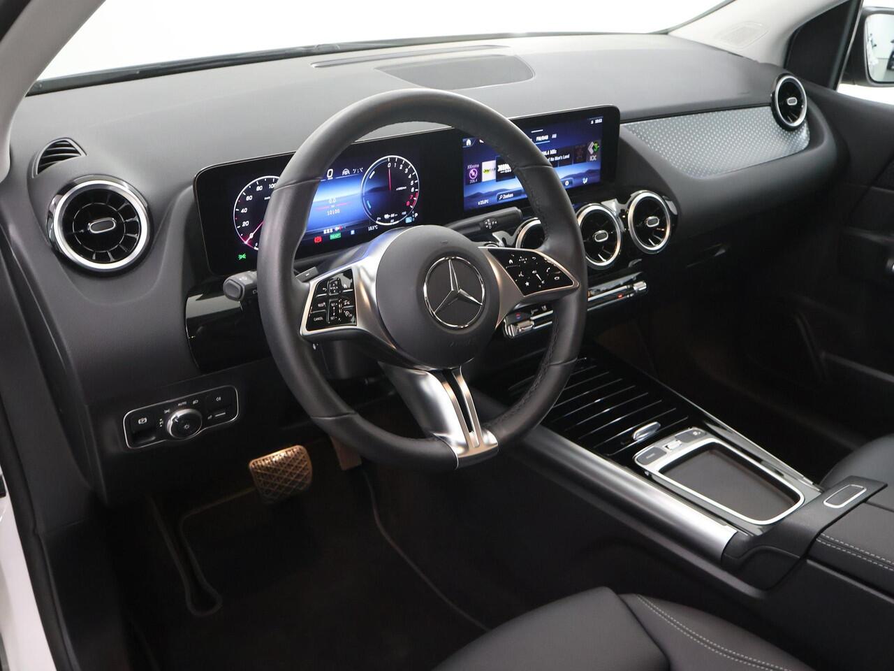Mercedes-Benz B-KLASSE 250 e Star Edition Luxury Line | Night pakket | Trekhaak elektrisch | Stoelverwarming | Verwarmd stuur |