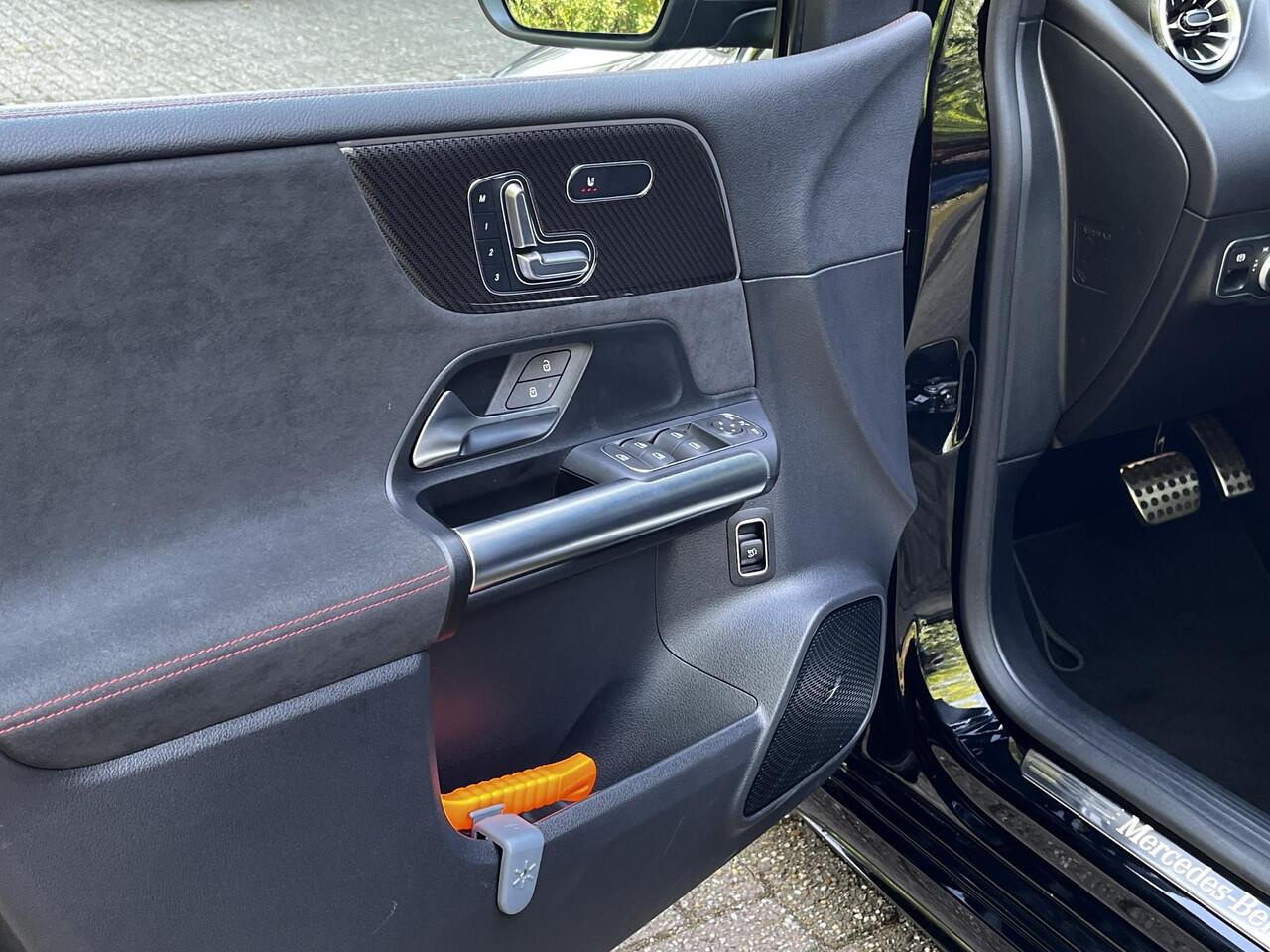 Mercedes-Benz B-KLASSE 180 AMG Line | Premium PLUS | Nightpakket | Panoramadak | 360° Camera | Memorystoelen verwarmd | Head-up Display | Sfeerverlichting