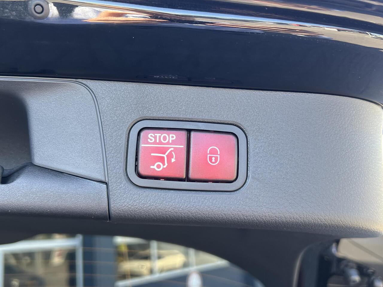 Mercedes-Benz B-KLASSE 180 Star Edition AMG LIMITED | Night Pakket | Panoramadak | Trekhaak | Apple CarPlay | Android Auto | Sfeerverlichting | Stoelverwarming | Achteruitrijcamera | Elektrisch inklapbare buitenspiegels