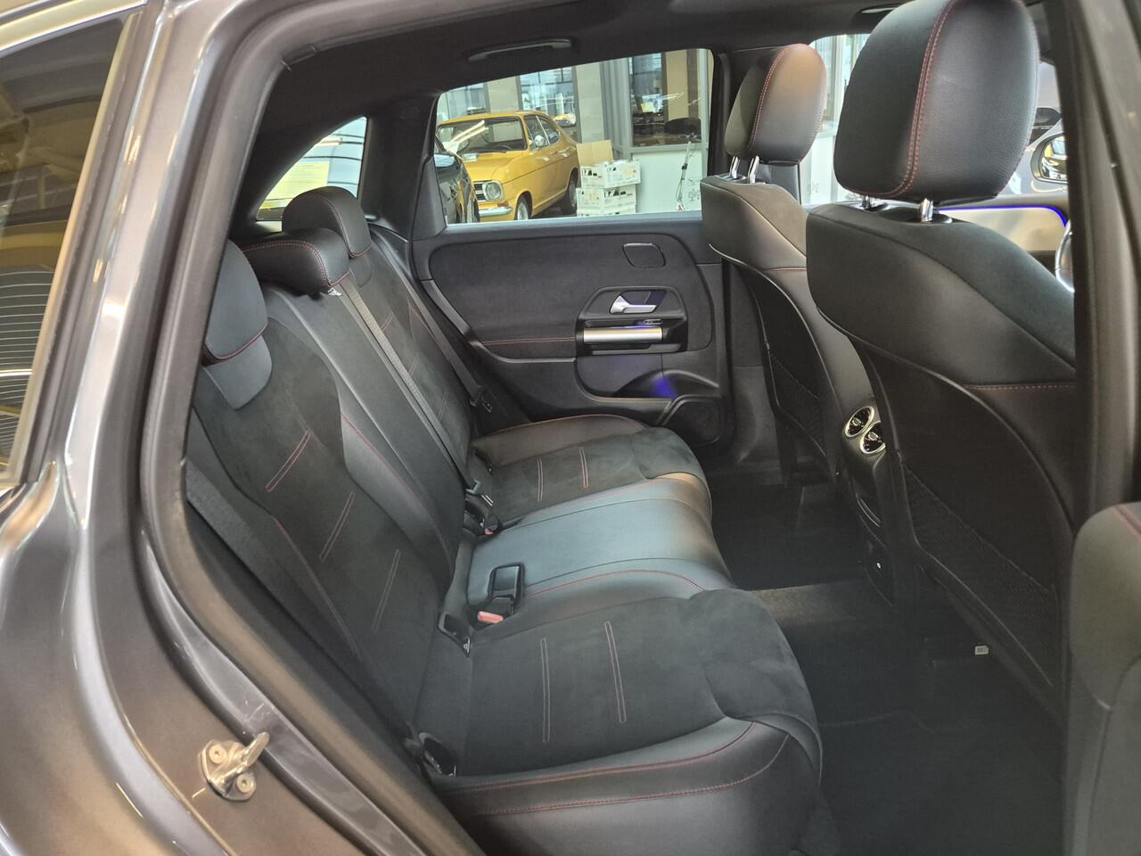 Mercedes-Benz B-KLASSE 180 AMG Line -136pk- Automaat | Panorama dak | Rijklaarprijs incl. 1 jaar Bovag garantie